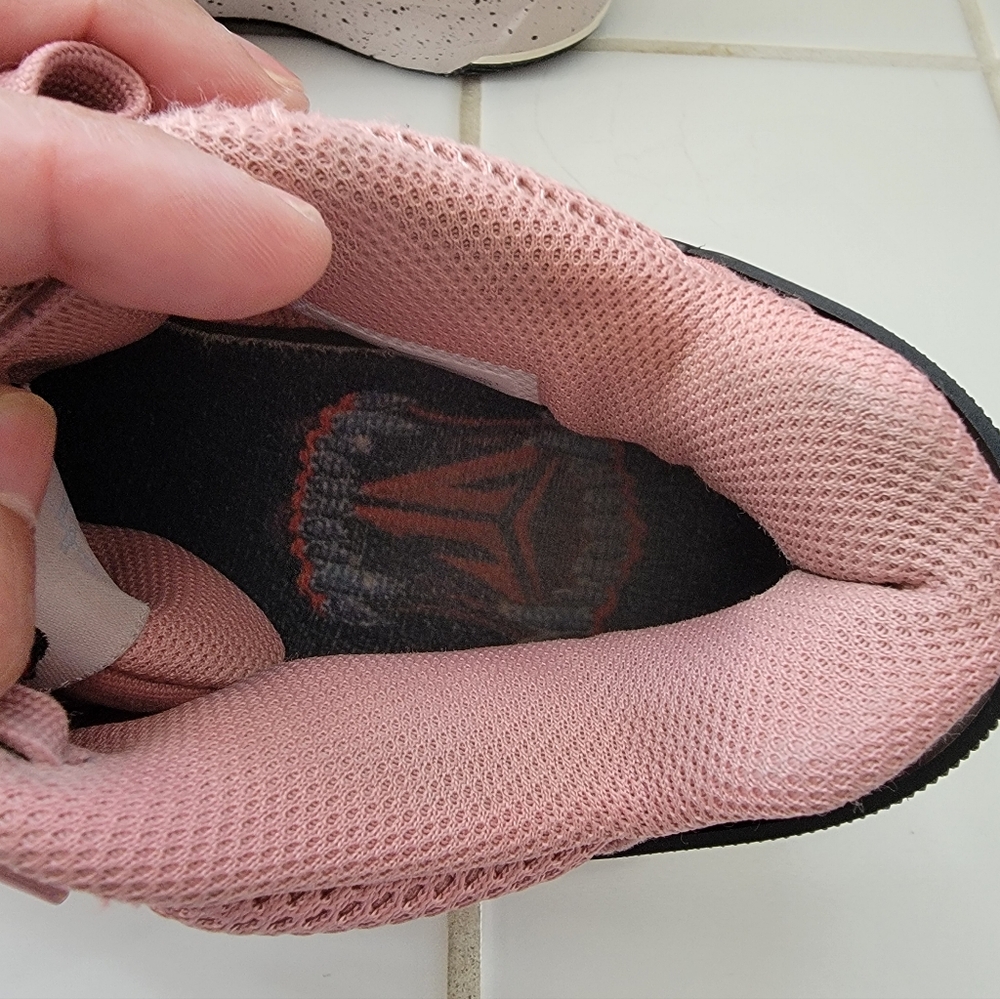 Pink Nikes - Picture 6 of 11